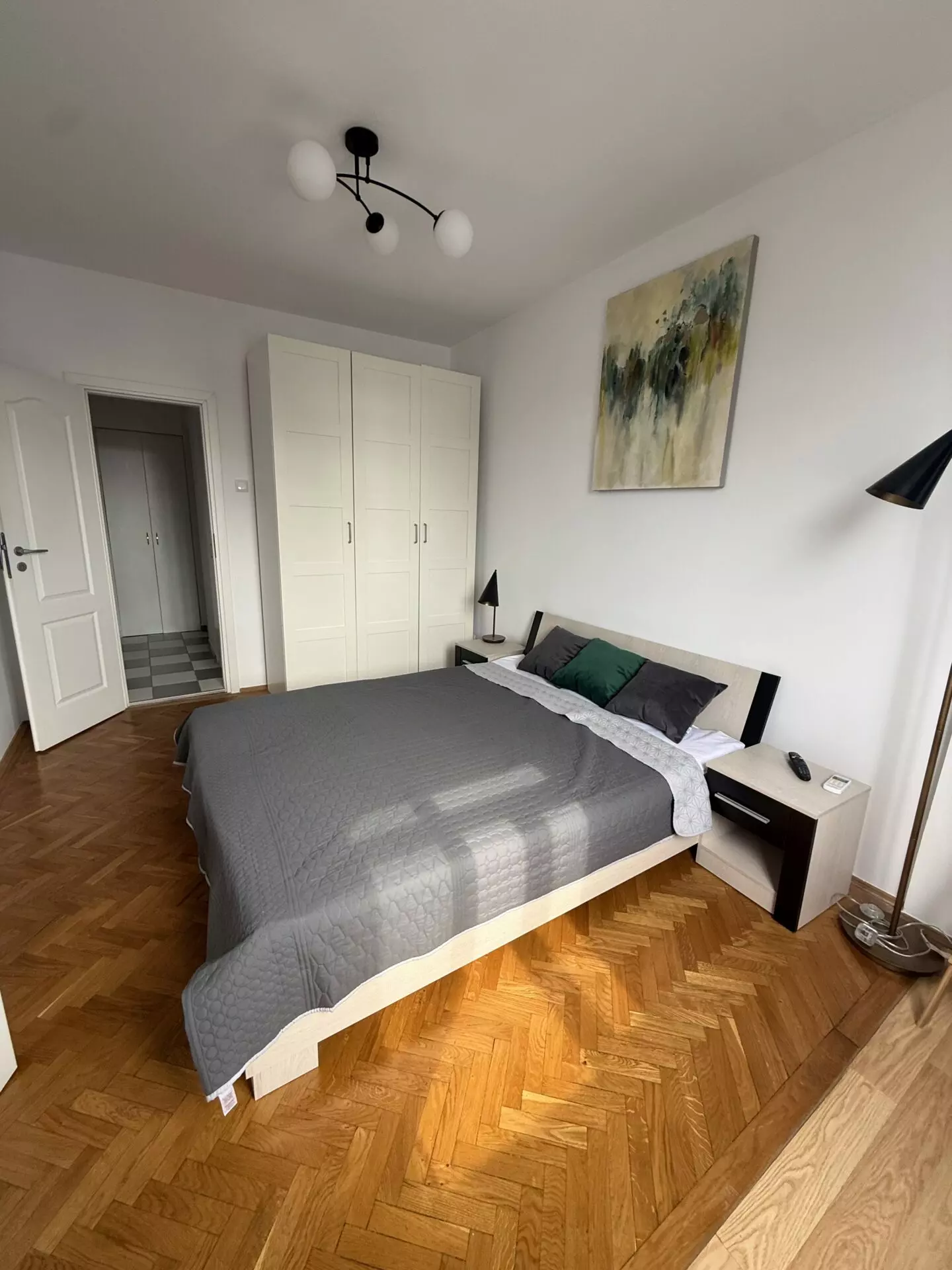 tempImageUToLle Fully Renovated 2-bedroom Apartment For Sale Near Piața Romană, Central Bucharest