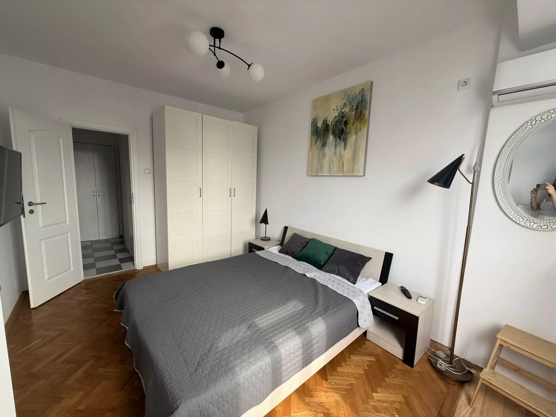 tempImageUhdVXB Fully Renovated 2-bedroom Apartment For Sale Near Piața Romană, Central Bucharest