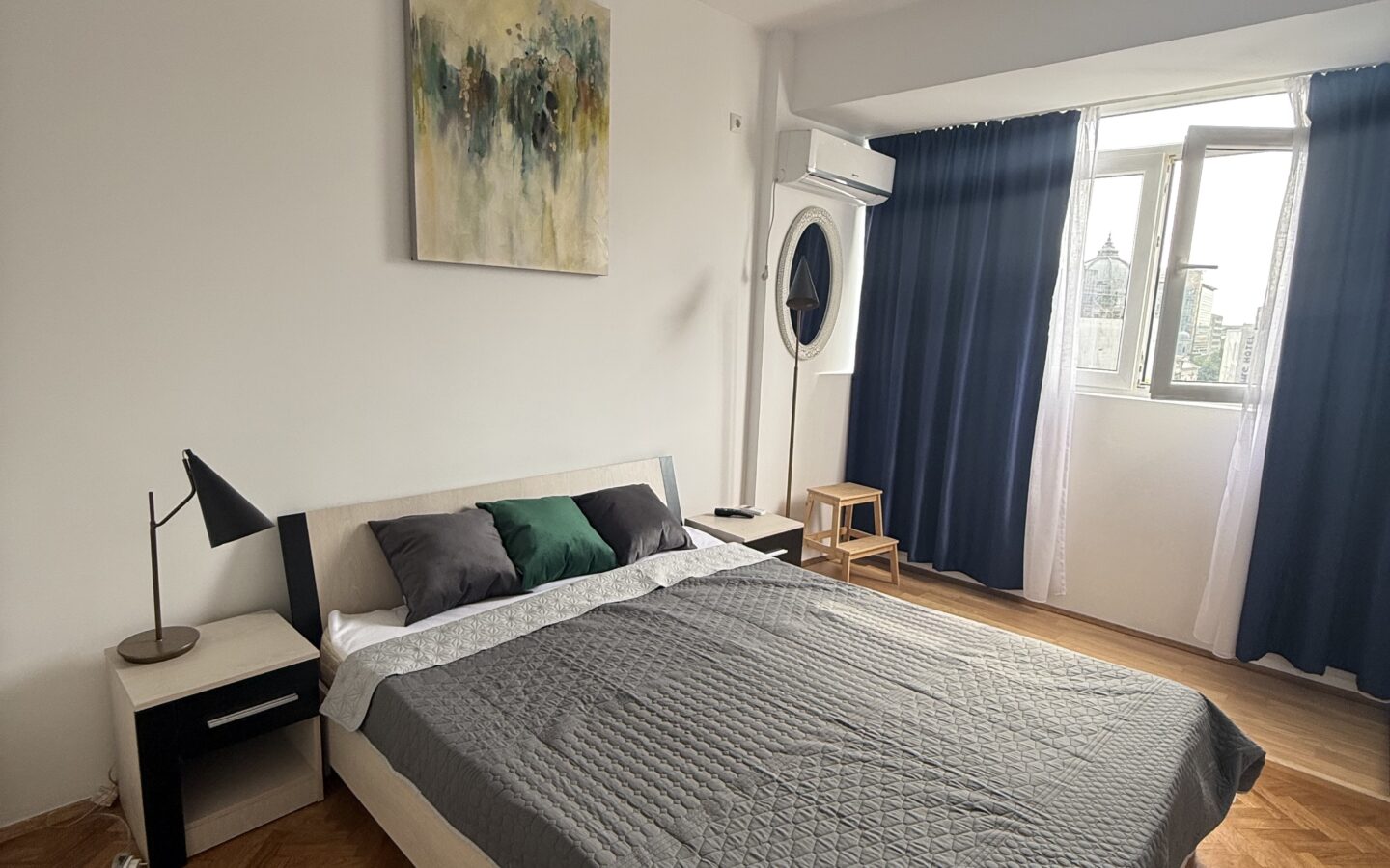 Fully Renovated 2-bedroom Apartment For Sale Near Piața Romană, Central Bucharest
