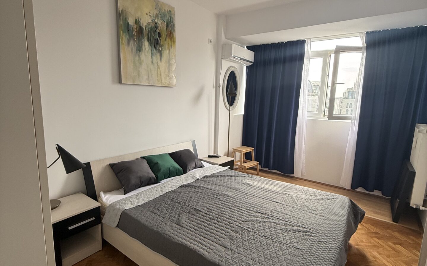 Fully Renovated 2-bedroom Apartment For Sale Near Piața Romană, Central Bucharest