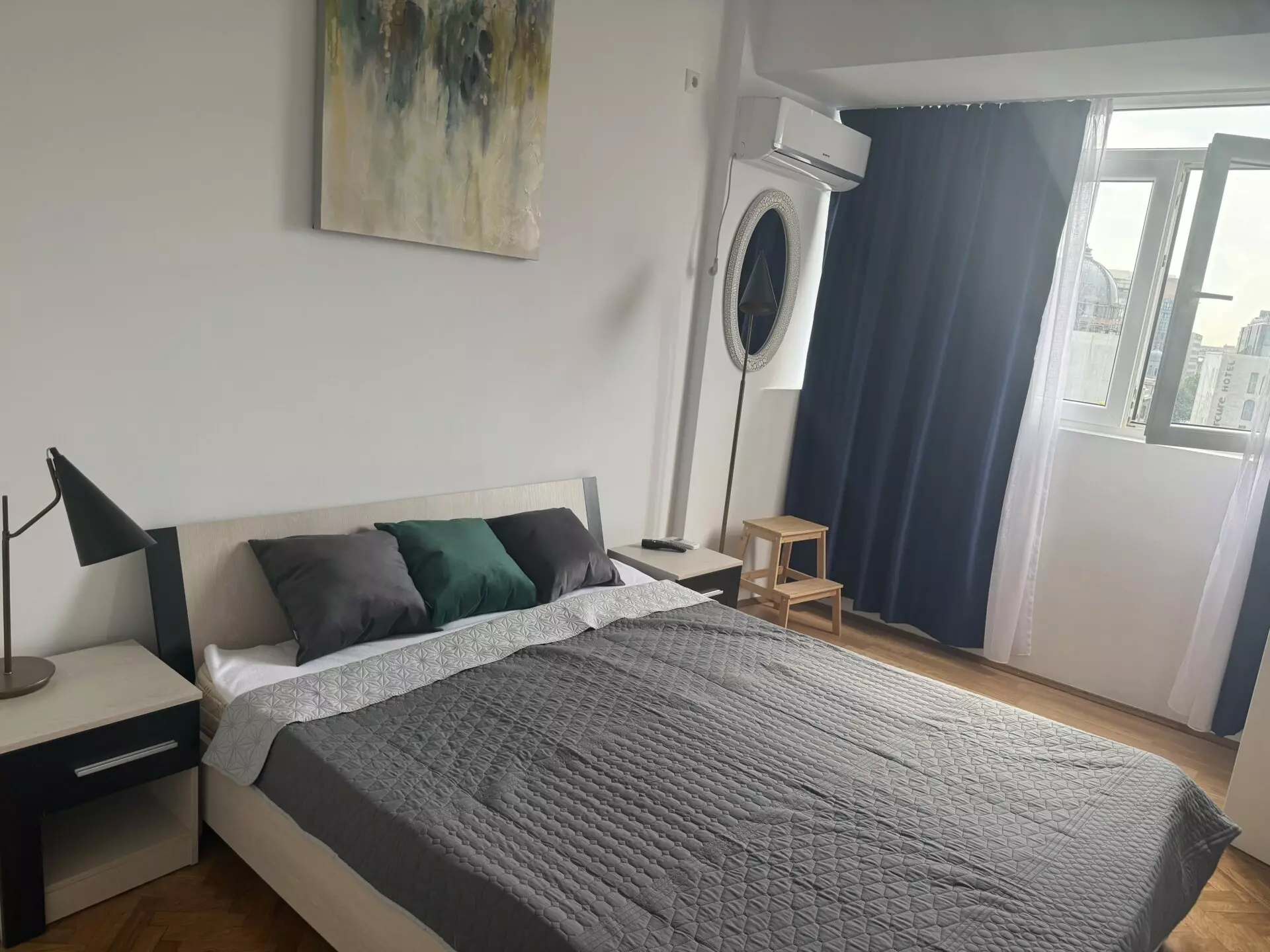 tempImagexGdKqR Fully Renovated 2-bedroom Apartment For Sale Near Piața Romană, Central Bucharest