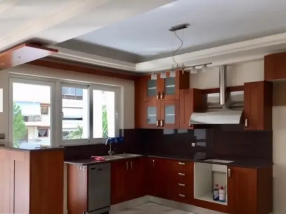 3-bedroom Flat In Voula, Greece (135 M²)