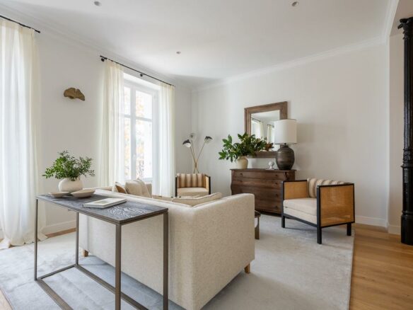 Apartment Of 100 M² With Views Of The Puerta De Alcalá In A Classic Building