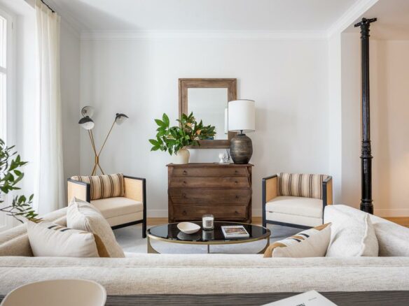 Apartment Of 100 M² With Views Of The Puerta De Alcalá In A Classic Building