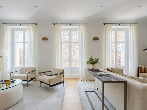 Apartment Of 100 M² With Views Of The Puerta De Alcalá In A Classic Building