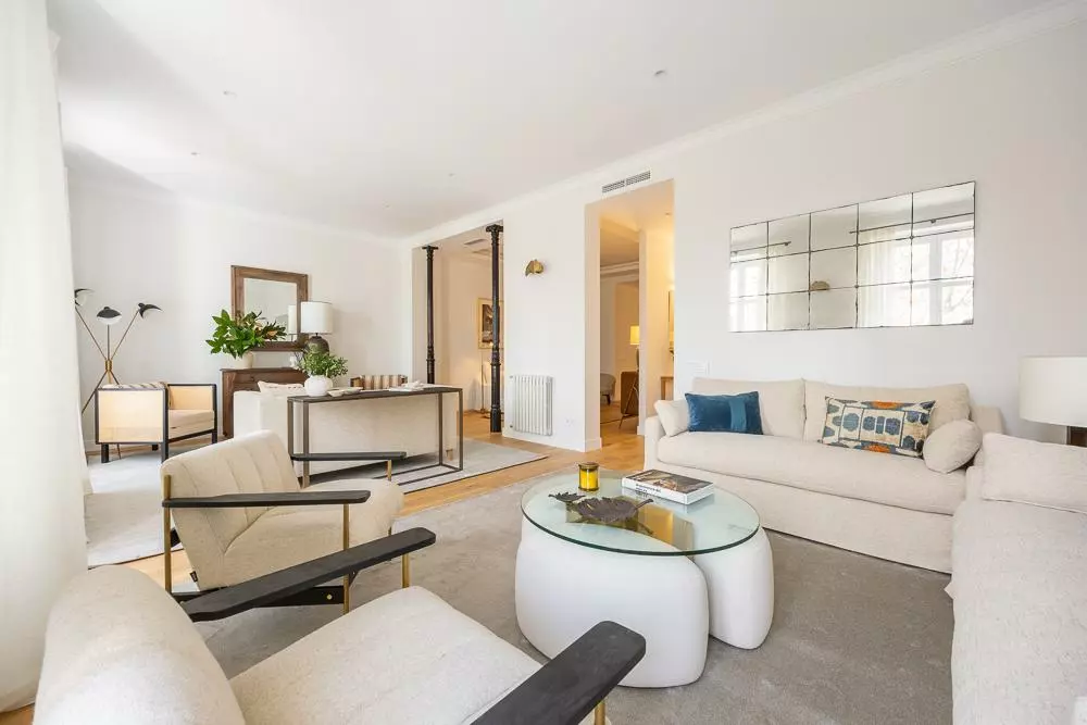 3889008-91f0f3ef Apartment Of 100 M² With Views Of The Puerta De Alcalá In A Classic Building