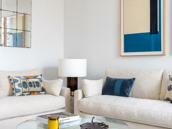 Apartment Of 100 M² With Views Of The Puerta De Alcalá In A Classic Building