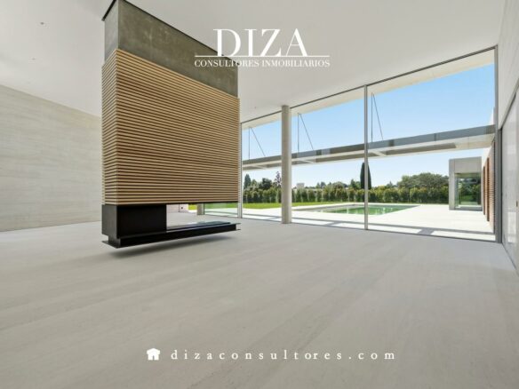 Detached Villa Of 500 M² With New Construction In Valdemarín