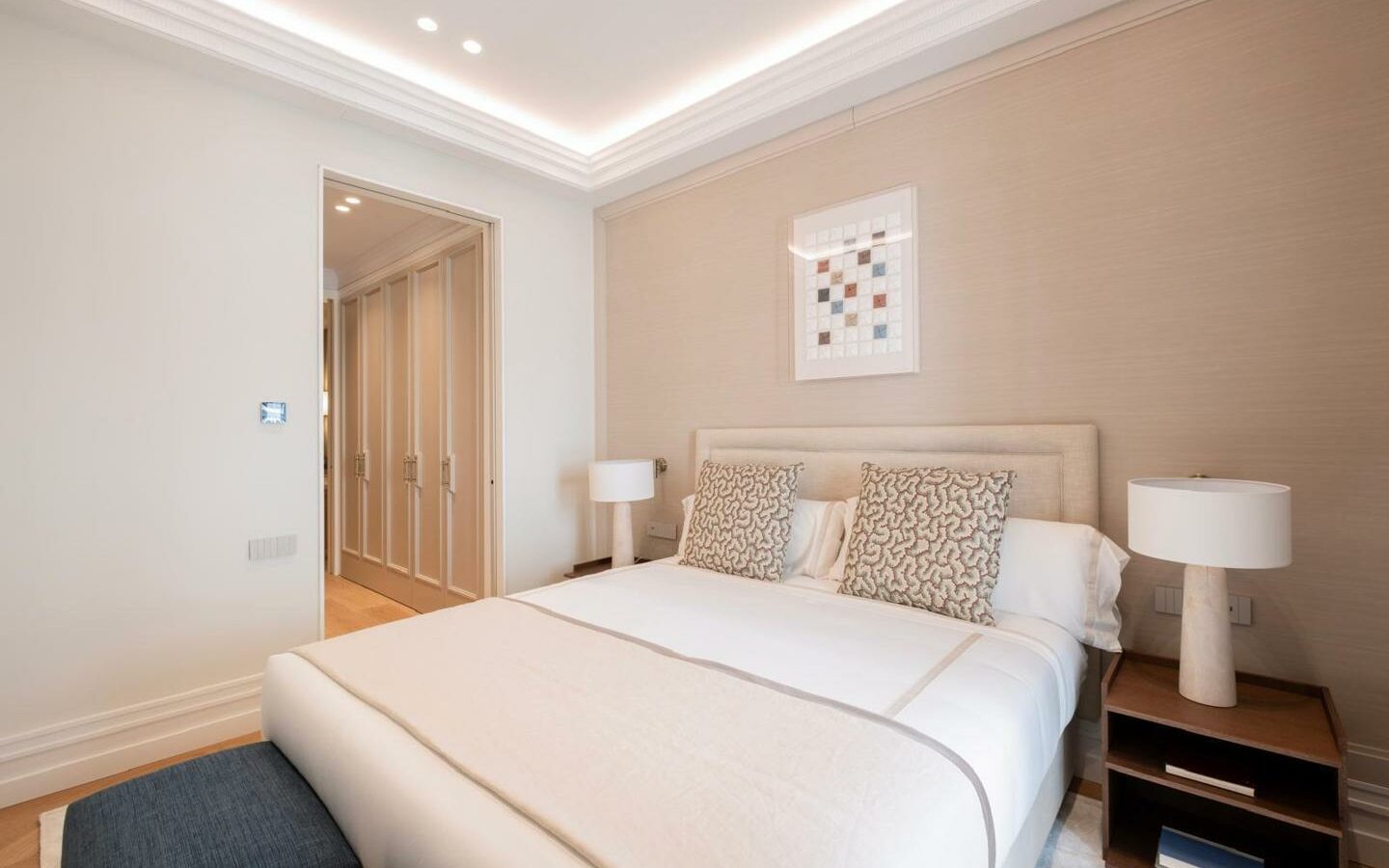 Apartment Of 85 M² With Classic Building Features In Puerta De Alcalá