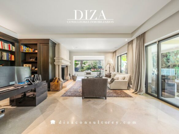 Villa Of 500 M² With Swimming Pool In Somosaguas