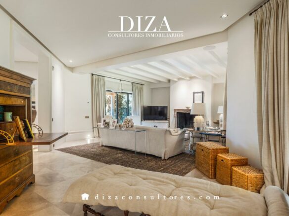 Vila velikosti 500 m² z bazenom v Somosaguasu