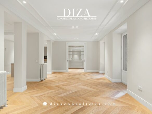 Apartment Of 100 M² With Terrace And Design In Recoletos