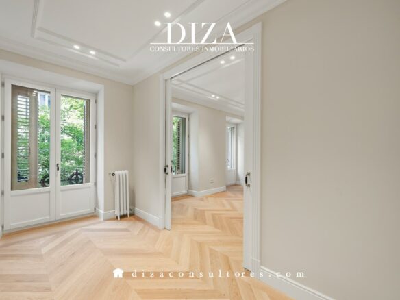 Apartment Of 100 M² With Terrace And Design In Recoletos