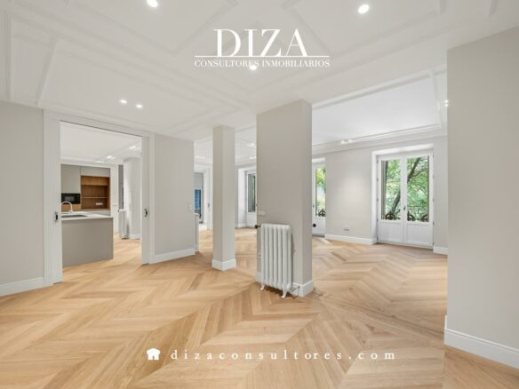 Apartment Of 100 M² With Terrace And Design In Recoletos