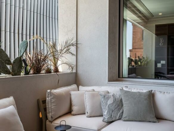 Stanovanje velikosti 120 m² z balkonom v Serranu