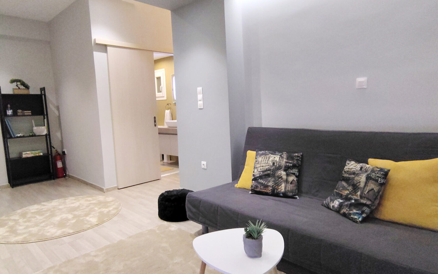 Charming Kallithea Apartment