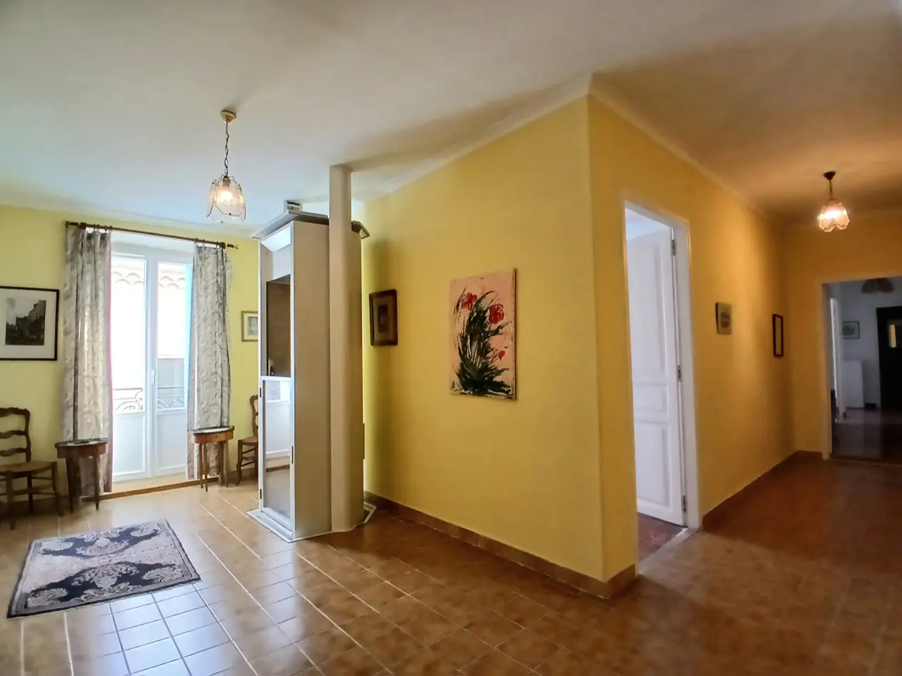 House Of 240 M² In Cessenon Sur Orb, France