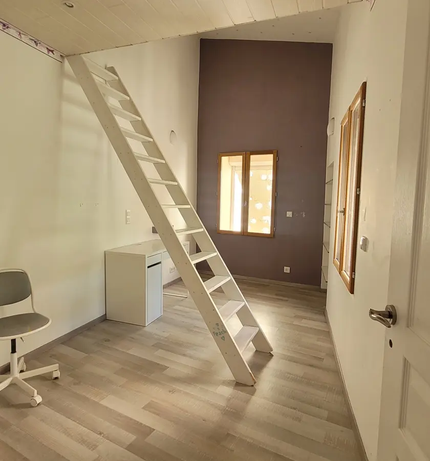 3-bedroom House In Faugeres, France (177 M²)