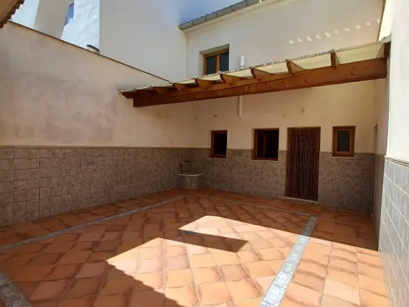 3-bedroom Townhouse In Pinoso, Spain (135 M²)