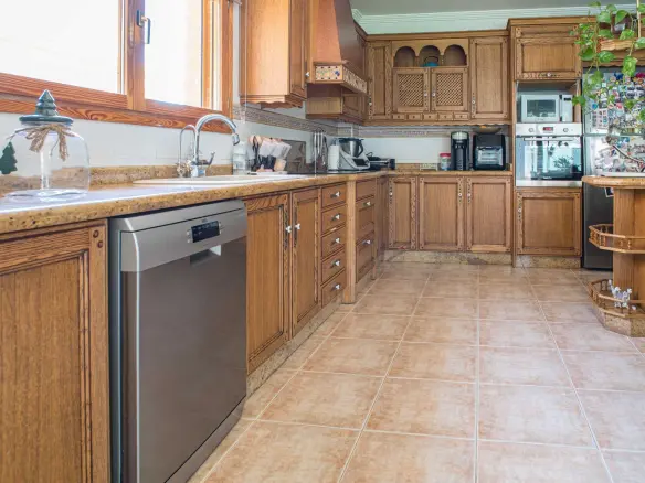 4-bedroom Detached Villa In Pinoso, Spain (113 M²)