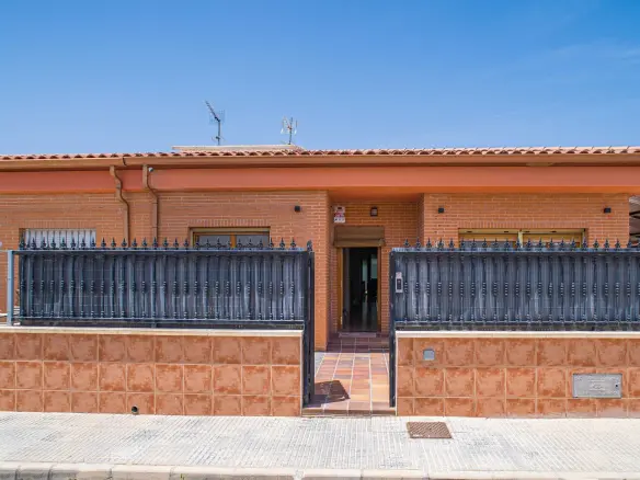 4-bedroom Detached Villa In Pinoso, Spain (113 M²)