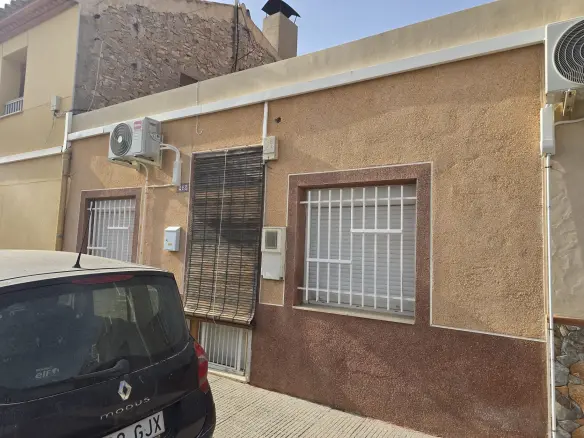 Townhouse Of 92 M² With Features In Pinoso, Spain