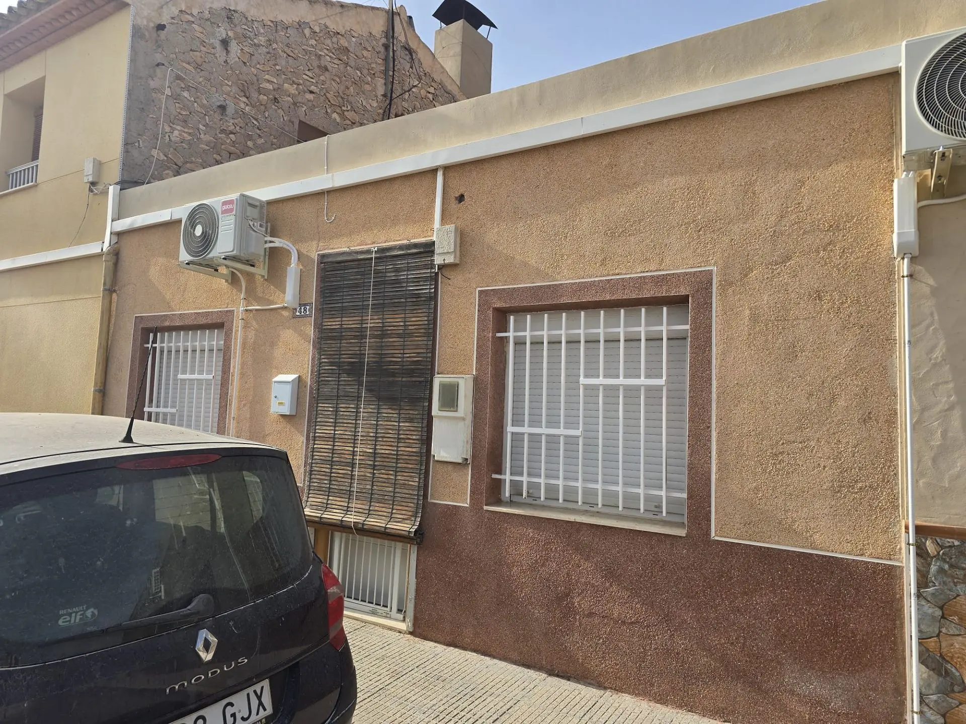 Townhouse Of 92 M² With Features In Pinoso, Spain