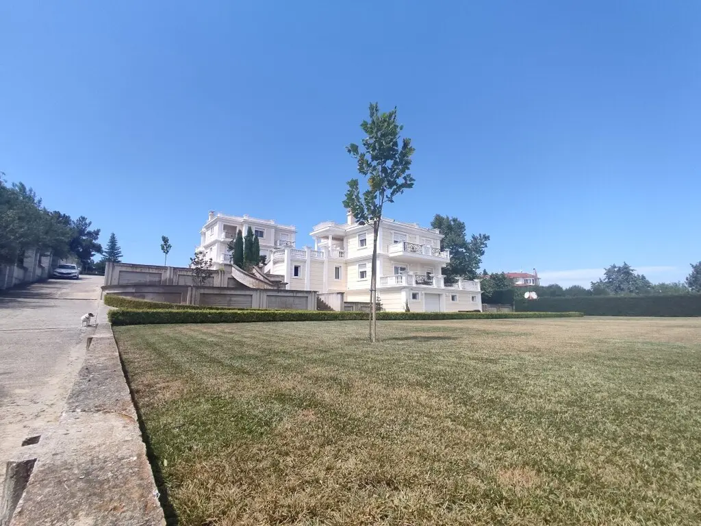 Villa Of 930 M² In The Suburbs Of Thessaloniki