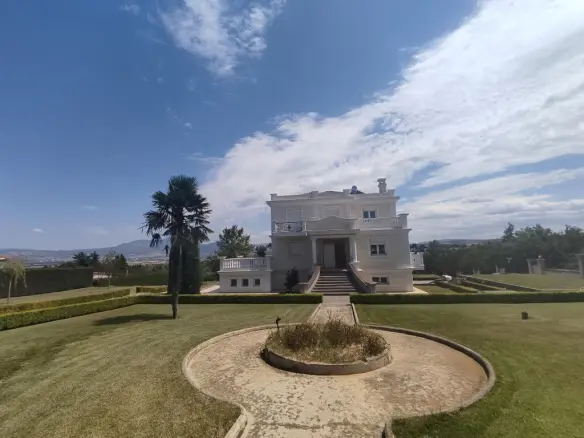 Villa Of 930 M² In The Suburbs Of Thessaloniki