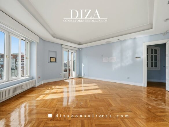 Apartment Of 150 M² With Classic Building Features In Salamanca