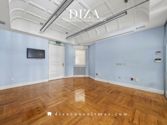 Apartment Of 150 M² With Classic Building Features In Salamanca