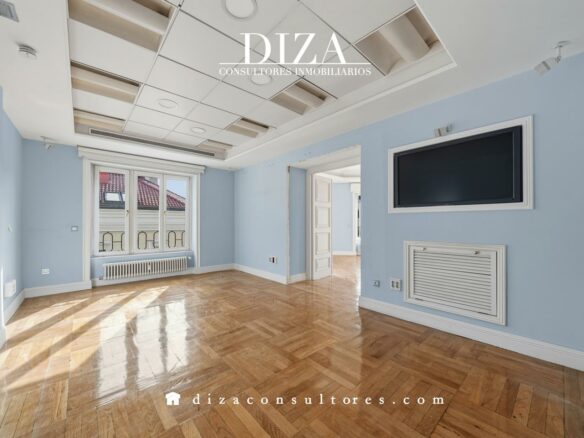 Apartment Of 150 M² With Classic Building Features In Salamanca