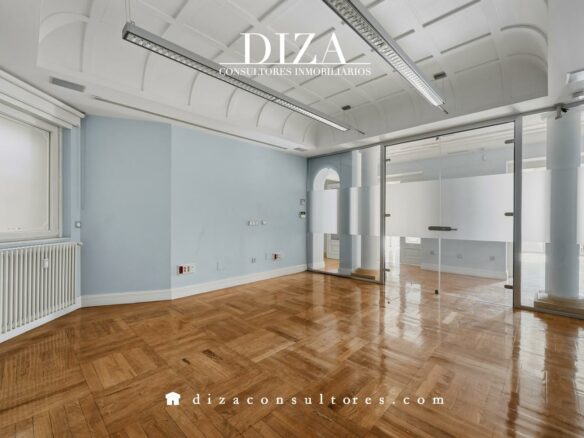 Apartment Of 150 M² With Classic Building Features In Salamanca