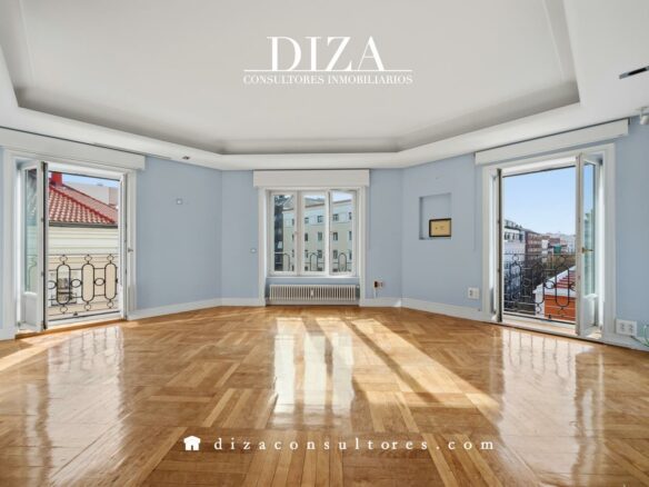 Apartment Of 150 M² With Classic Building Features In Salamanca