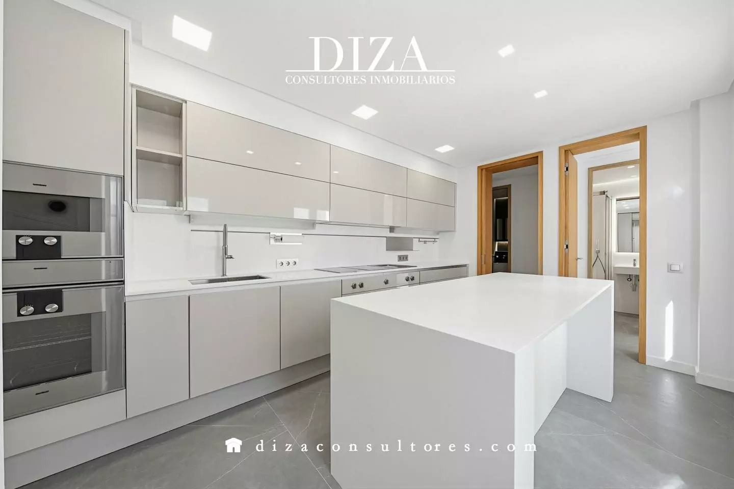 4250051-640eda4e Apartment Of 75 M² With Period Features In A Classic Building From 1916