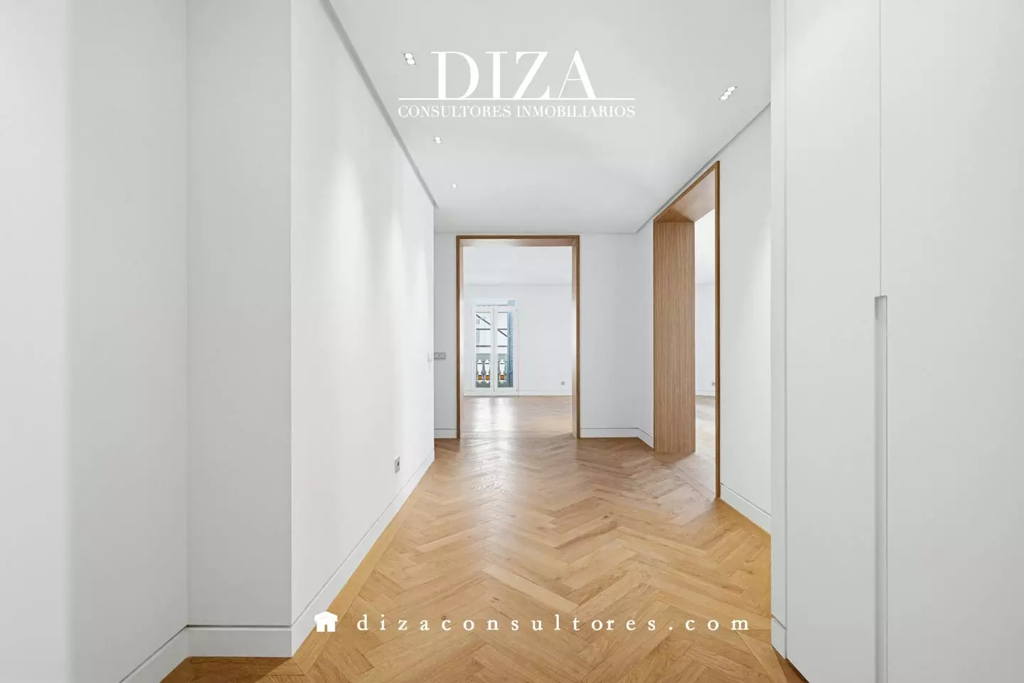 4250051-cd3dd123 Apartment Of 75 M² With Period Features In A Classic Building From 1916
