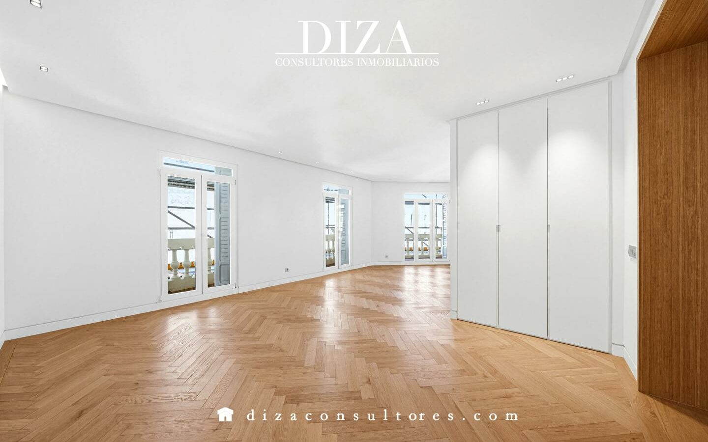 Apartment Of 75 M² With Period Features In A Classic Building From 1916