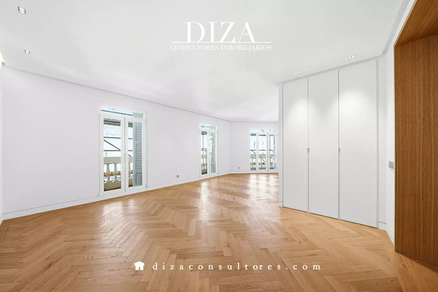 4250051-fd465658 Apartment Of 75 M² With Period Features In A Classic Building From 1916