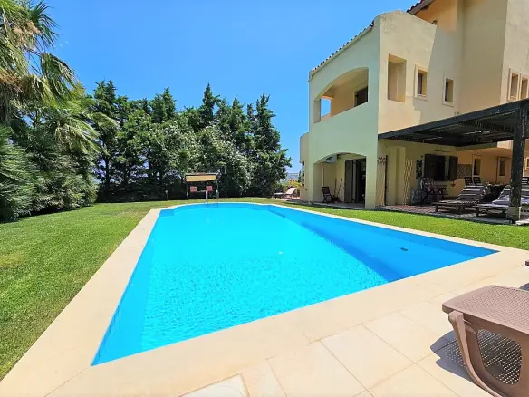 For Sale Villa 250 M² In Crete