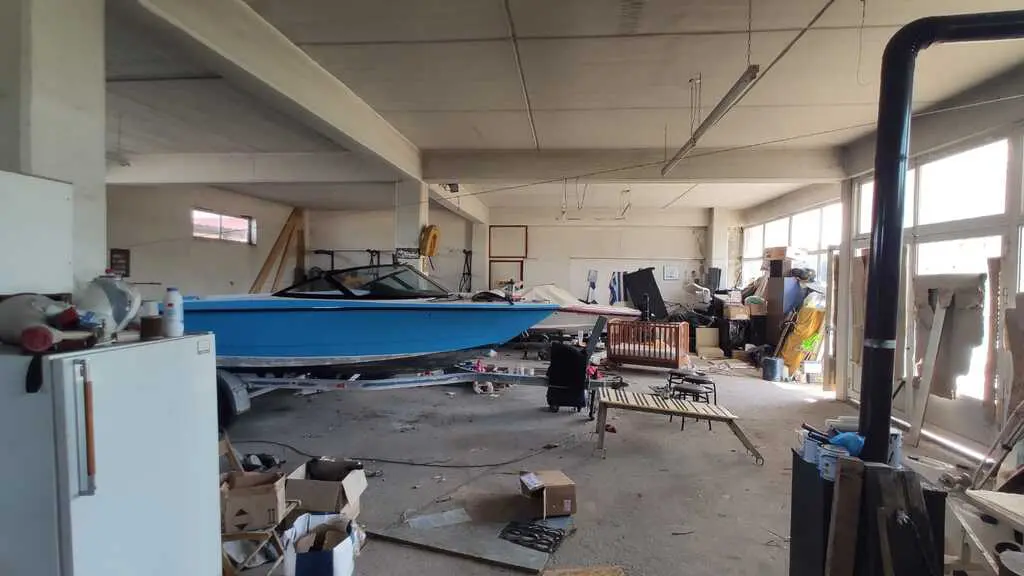 Business Of 240 M² On The Olympic Coast