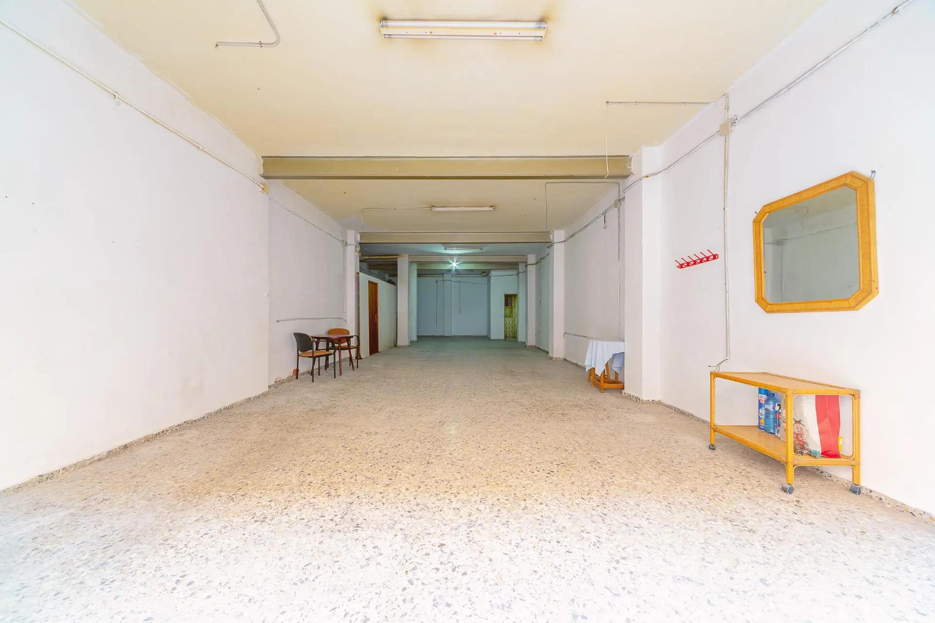 Commercial Unit 106 M² In Elche, Spain**title:** 106 M² Commercial Unit In Elche, Spain