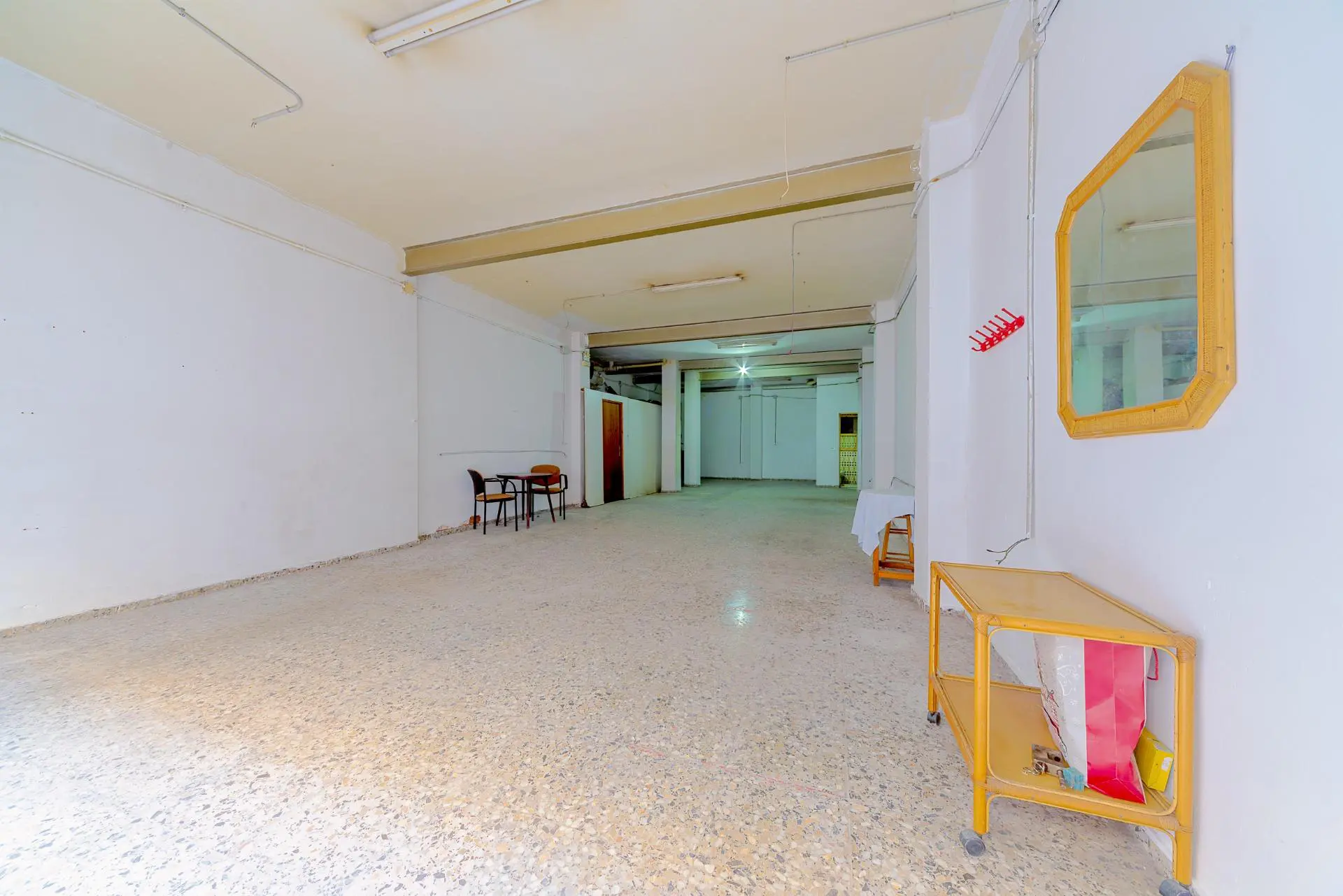 Commercial Unit 106 M² In Elche, Spain**title:** 106 M² Commercial Unit In Elche, Spain