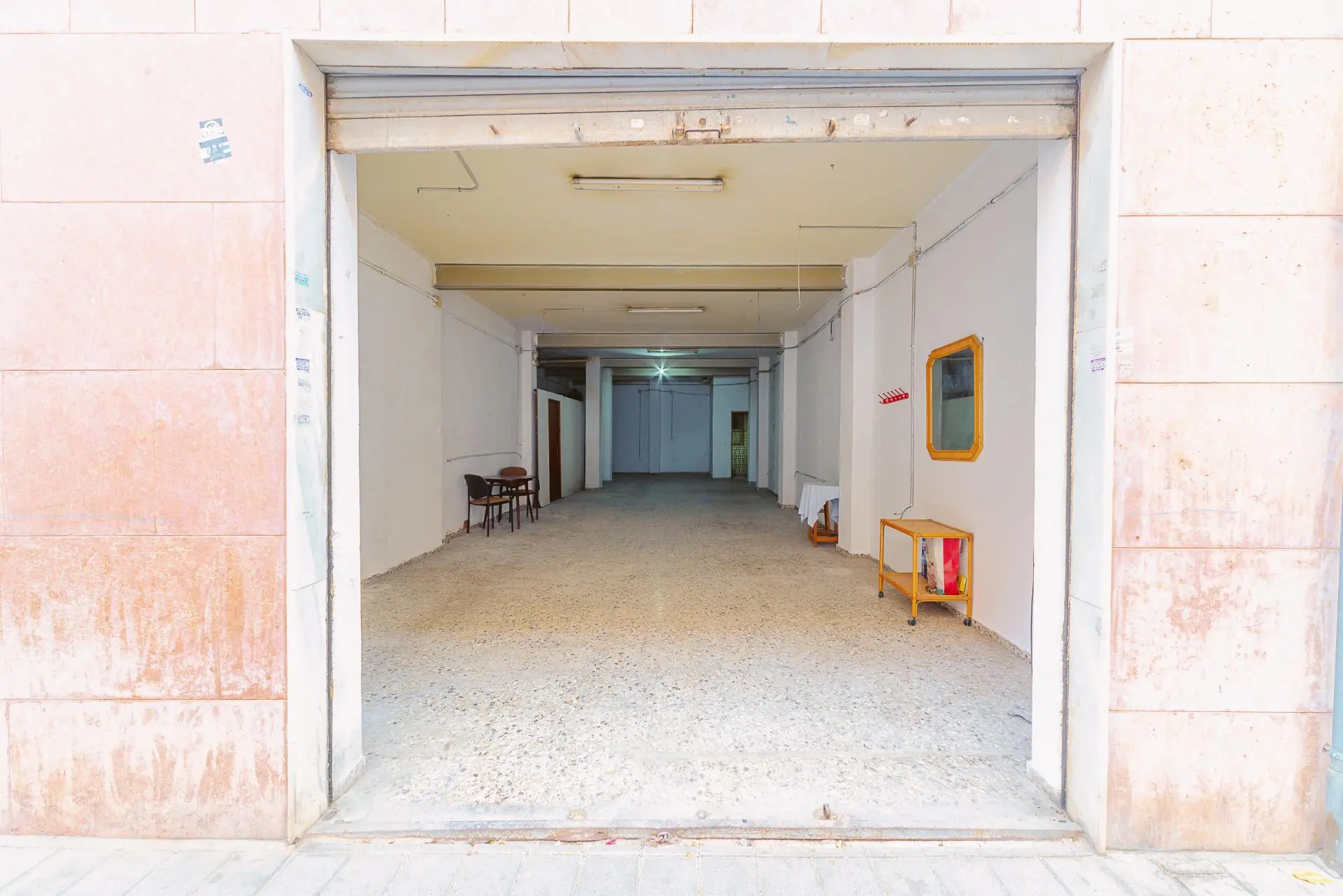 Commercial Unit 106 M² In Elche, Spain**title:** 106 M² Commercial Unit In Elche, Spain