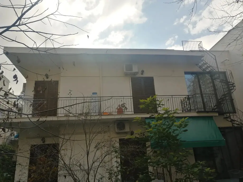 Building Of 300 M² In Athens