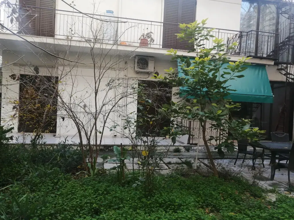 Building Of 300 M² In Athens
