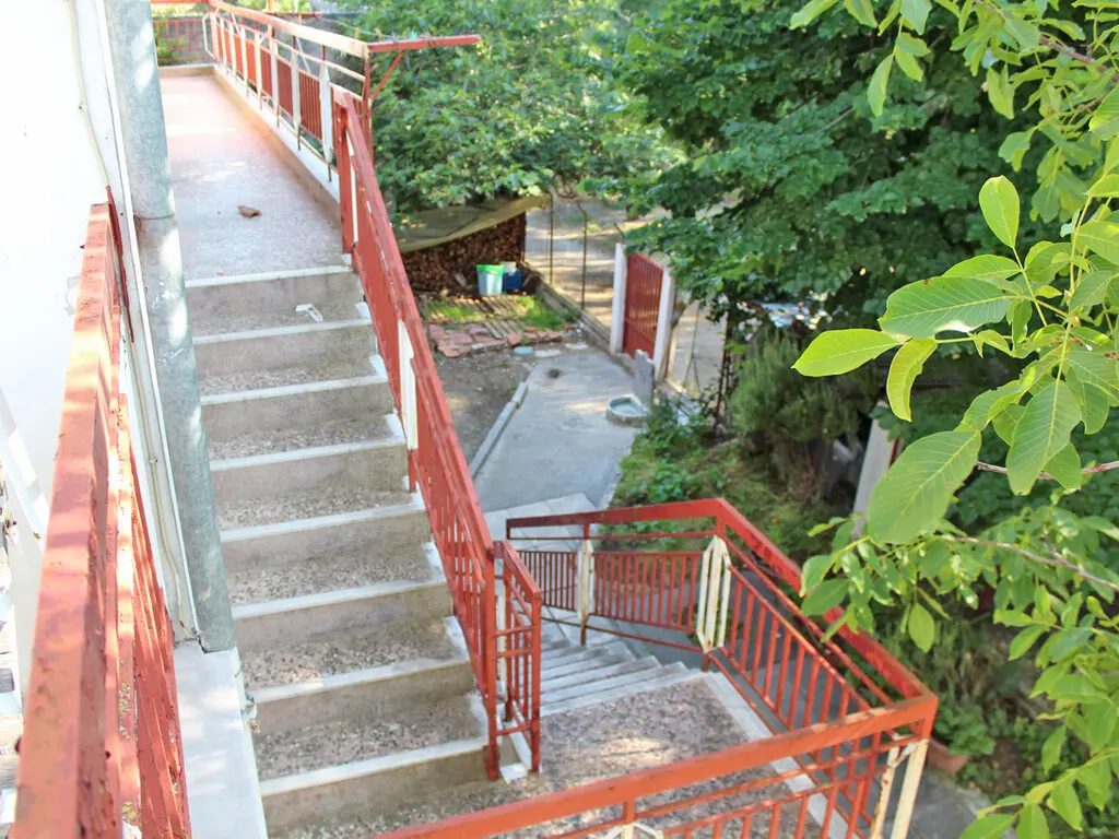 Building Of 266 M² On The Olympic Coast