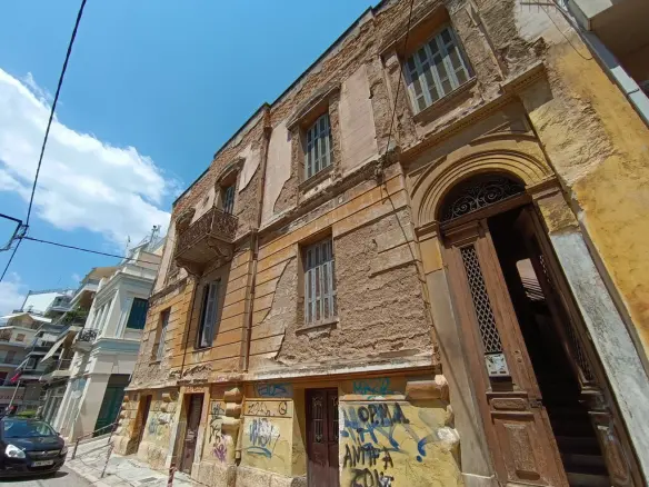 Building Of 380 M² In Athens