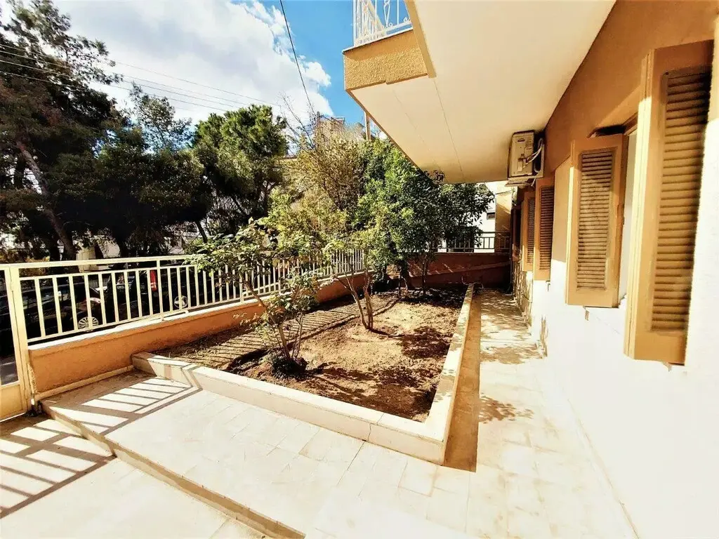 Building Of 200 M² In Athens