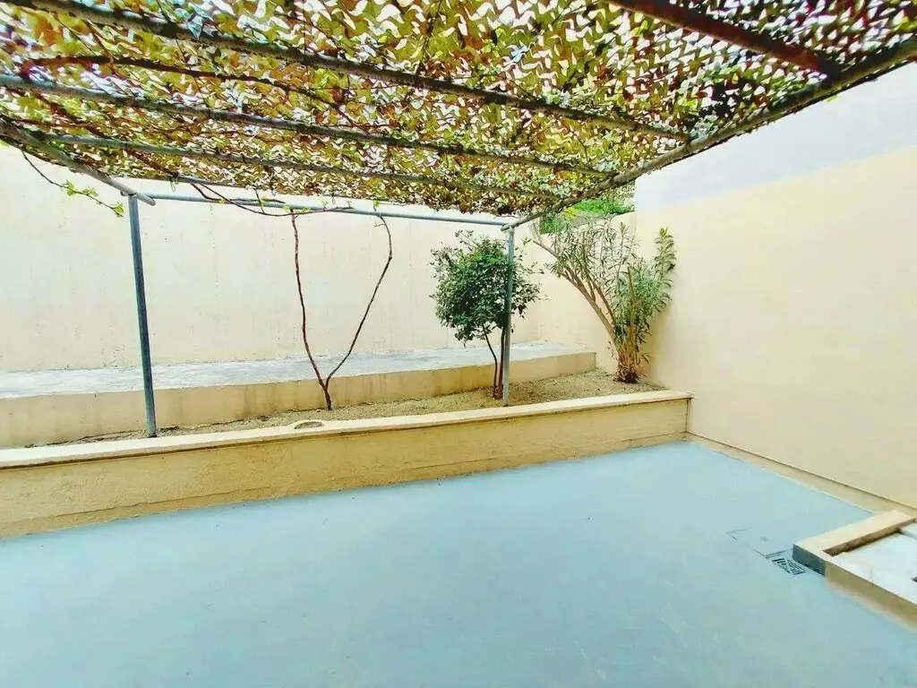 Building Of 200 M² In Athens