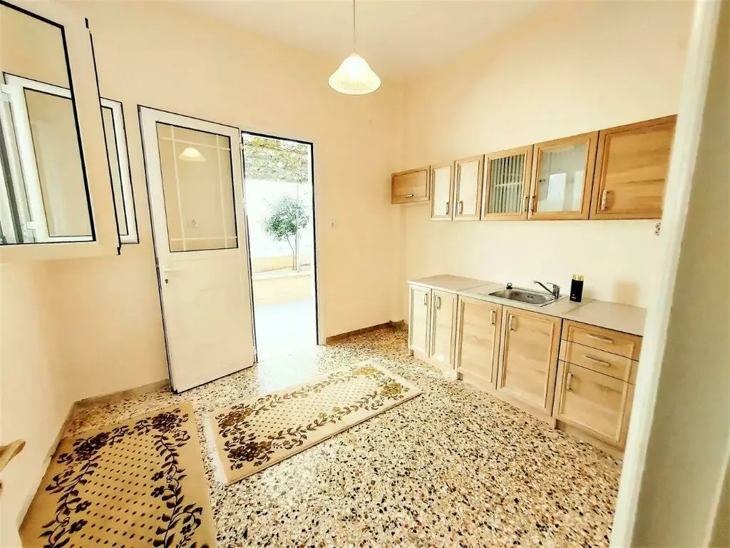 Building Of 200 M² In Athens